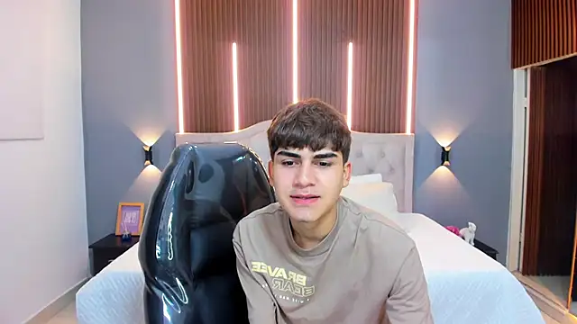 Snapshot of Tommy18__ chatting on October 17, 2025, 3:31 am Tommy18 online show from October 17, 2025, 3:31 am