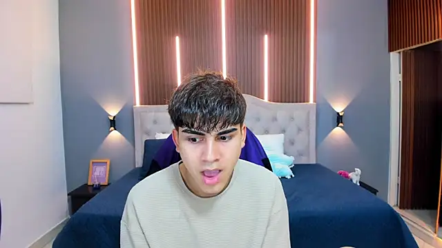 Snapshot of Tommy18__ chatting on October 18, 2025, 3:31 am Tommy18 online show from October 18, 2025, 3:31 am