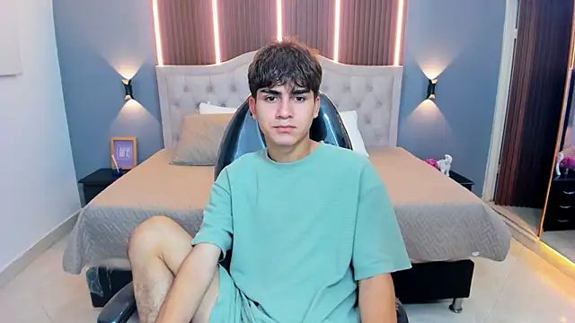 Snapshot of Tommy18__ chatting on November 25, 2025, 3:28 am Tommy18 online show from November 25, 2025, 3:28 am