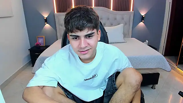 Tommy18   online show from February 19, 2026, 3:24 am