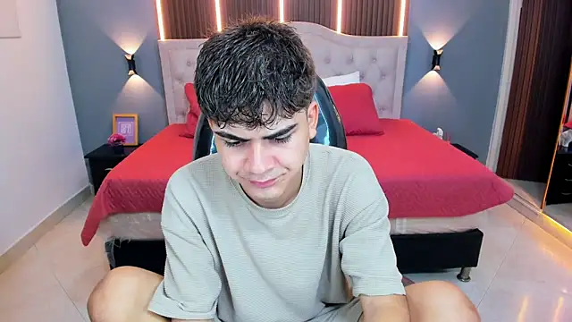 Snapshot of Tommy18__ chatting on May 6, 2026, 3:35 am Tommy18 online show from May 6, 2026, 3:35 am