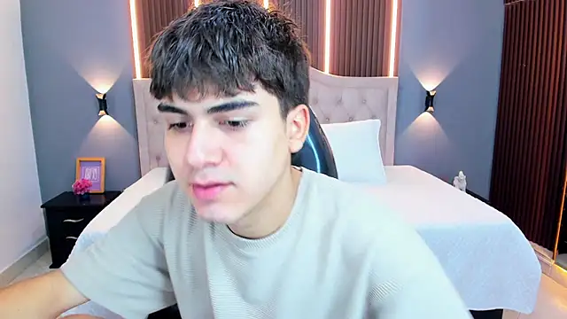 Snapshot of Tommy18__ chatting on May 20, 2026, 3:34 am Tommy18 online show from May 20, 2026, 3:34 am