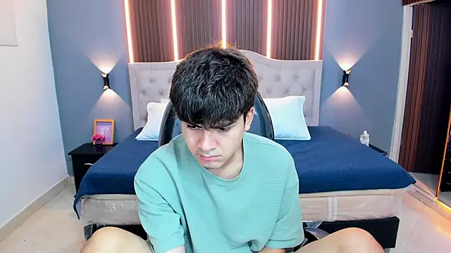 Snapshot of Tommy18__ chatting on June 5, 2026, 3:35 am Tommy18 online show from June 5, 2026, 3:35 am
