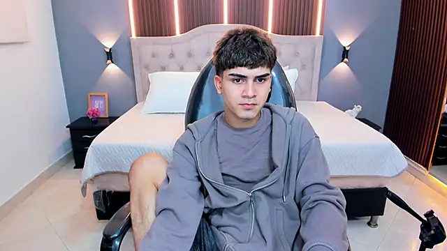 Snapshot of Tommy18__ chatting on June 11, 2026, 3:26 am Tommy18 online show from June 11, 2026, 3:26 am