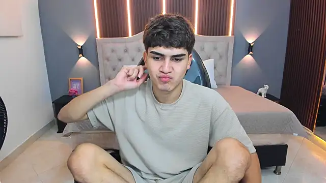 Snapshot of Tommy18__ chatting on June 16, 2026, 3:31 am Tommy18 online show from June 16, 2026, 3:31 am