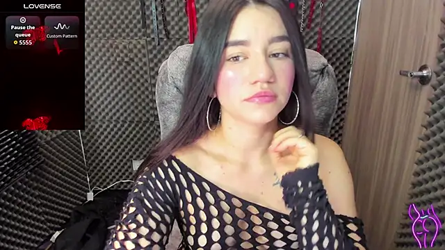 lilihot  online show from October 25, 2025, 4:13 pm