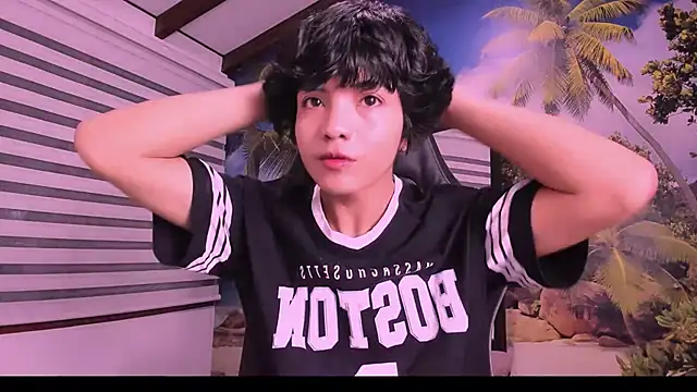 AllanYong18 online show from February 17, 2025, 5:25 am