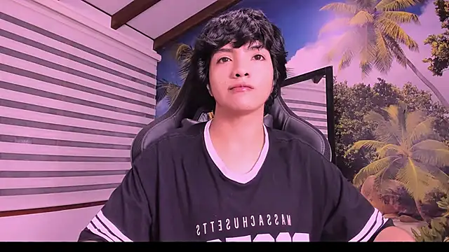 AllanYong18 online show from February 17, 2025, 8:41 am