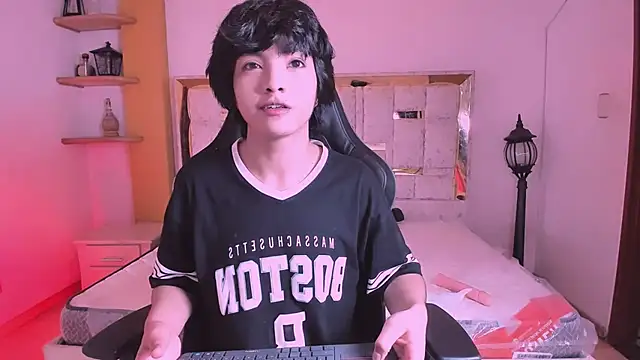 AllanYong18 online show from March 1, 2025, 4:58 am