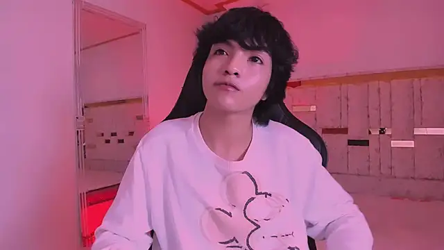 AllanYong18 online show from March 14, 2025, 9:24 am