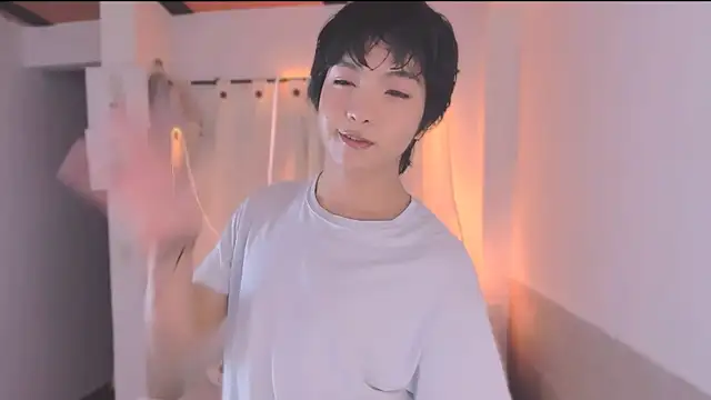 AllanYong18 online show from September 13, 2025, 6:35 am