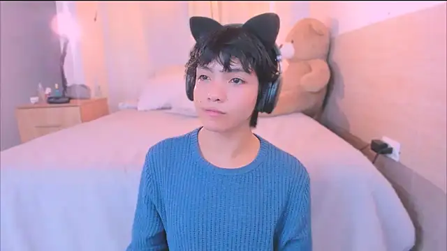 AllanYong18 online show from September 22, 2025, 7:43 am