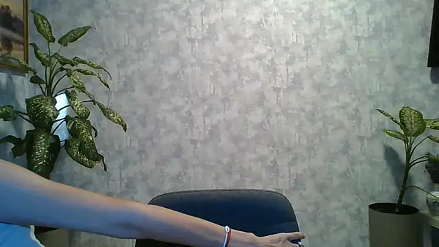 Snapshot of LissaBlossom chatting on August 3, 2026, 4:00 am LissaBlossom online show from August 3, 2026, 4:00 am