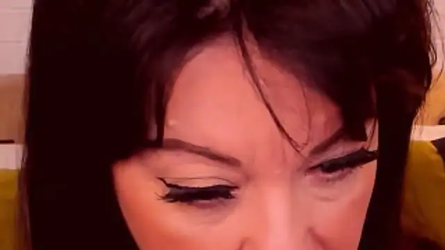 Snapshot of SarahGrays chatting on March 24, 2026, 5:01 am SarahGrays online show from March 24, 2026, 5:01 am