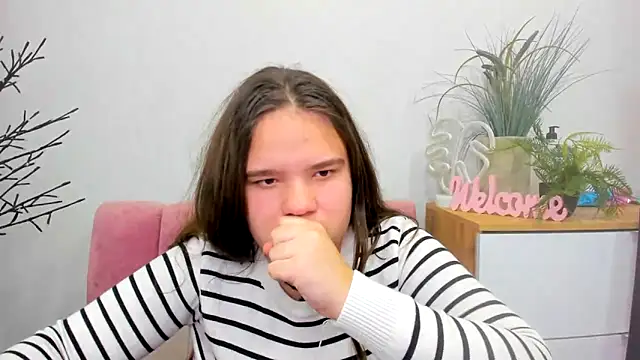 AdeleCruz online show from February 2, 2025, 4:22 pm