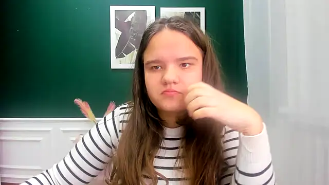 AdeleCruz online show from February 9, 2025, 4:29 pm