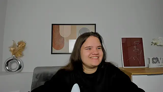 AdeleCruz online show from March 3, 2025, 1:20 pm