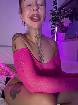 CheekyChels online show from June 12, 2026, 1:43 pm