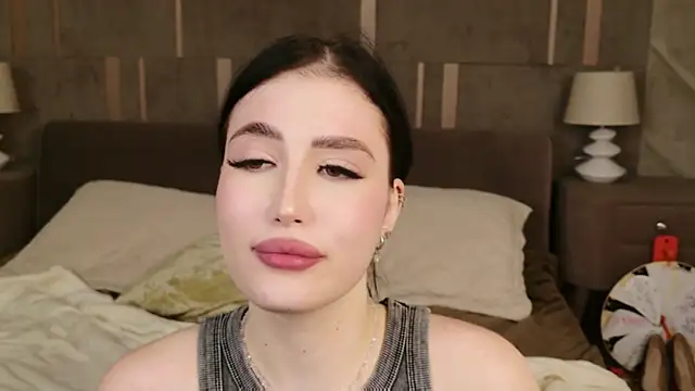 EmmaLawrens online show from October 5, 2025, 3:49 am