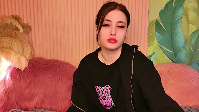 EmmaLawrens online show from May 2, 2026, 5:23 am