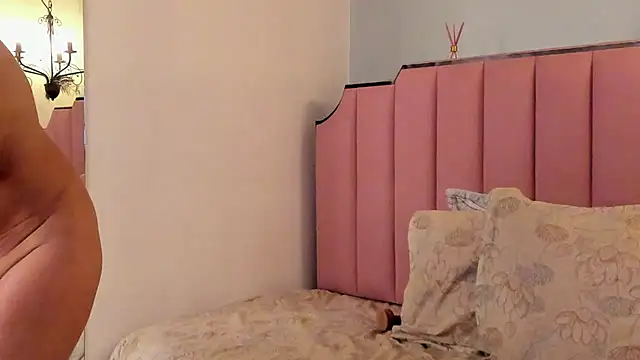 Snapshot of KarenSims chatting on October 11, 2025, 12:58 pm KarenSims online show from October 11, 2025, 12:58 pm