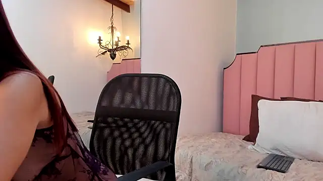 KarenSims online show from December 17, 2025, 10:10 am