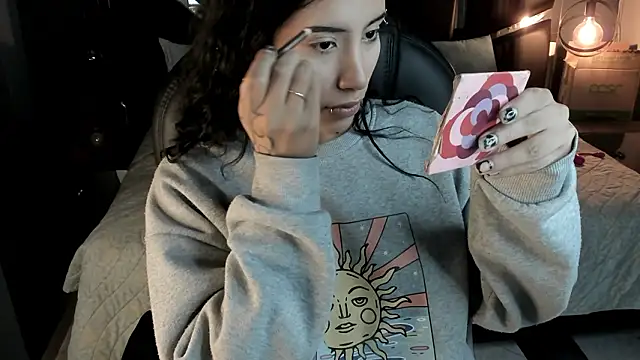 vaiolethsan   online show from February 2, 2026, 8:18 pm