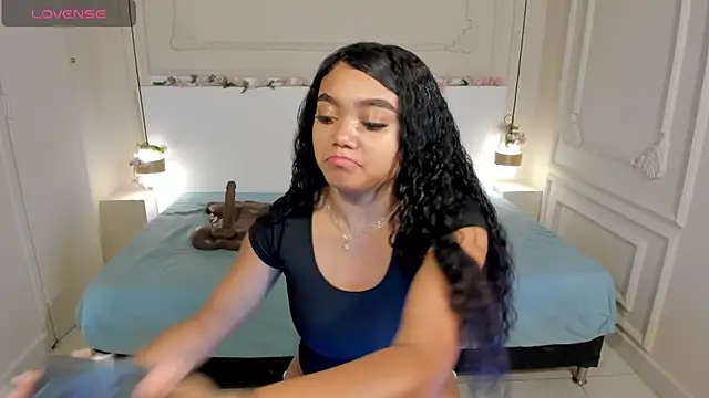 JasmineRose7 online show from September 17, 2025, 1:24 pm