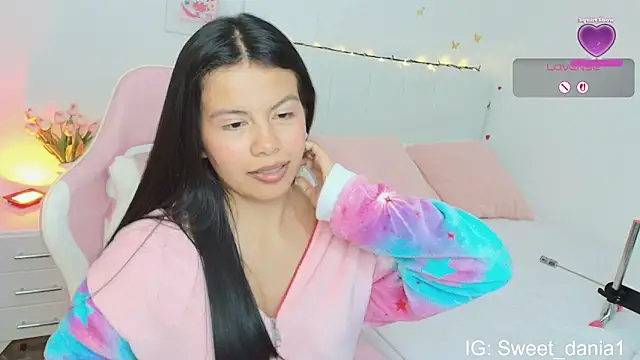 Snapshot of sweet_dania_ chatting on September 21, 2025, 3:52 am sweet dania online show from September 21, 2025, 3:52 am