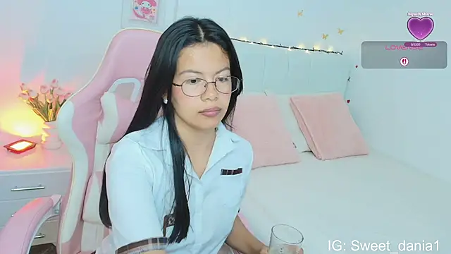 Snapshot of sweet_dania_ chatting on September 25, 2025, 4:38 am sweet dania online show from September 25, 2025, 4:38 am