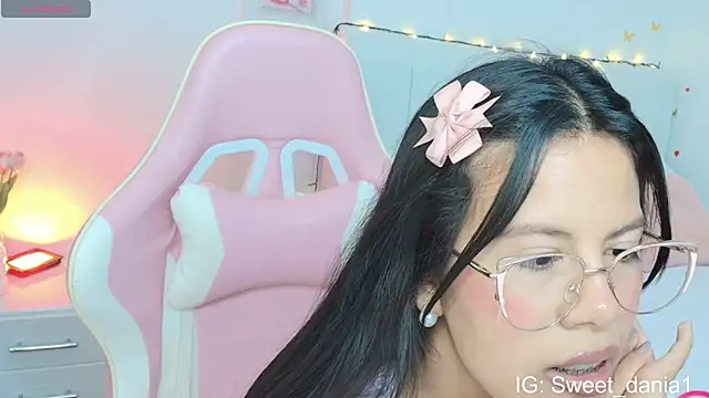 Snapshot of sweet_dania_ chatting on September 29, 2025, 3:44 am sweet dania online show from September 29, 2025, 3:44 am