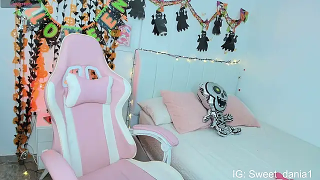 Snapshot of sweet_dania_ chatting on October 29, 2025, 9:33 am sweet dania online show from October 29, 2025, 9:33 am