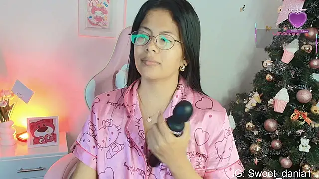 Snapshot of sweet_dania_ chatting on December 20, 2025, 9:11 pm sweet dania online show from December 20, 2025, 9:11 pm