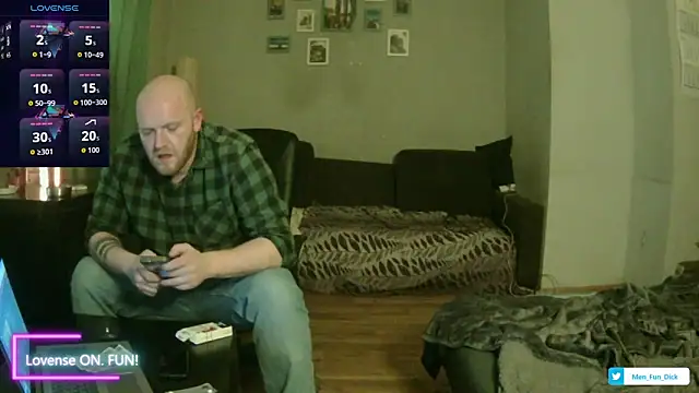 Snapshot of GaySexxPL chatting on April 19, 2026, 7:29 am GaySexxPL online show from April 19, 2026, 7:29 am