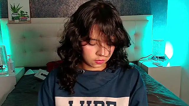 gabriela cortez online show from February 21, 2025, 7:43 pm