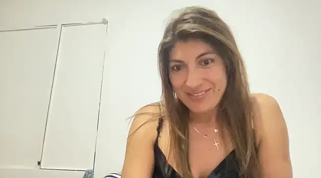 LunaBeya online show from February 23, 2025, 3:24 am