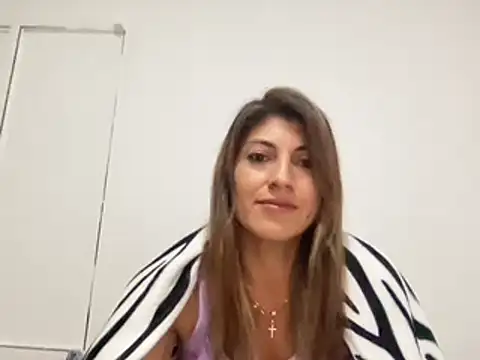 LunaBeya online show from February 26, 2025, 9:58 pm