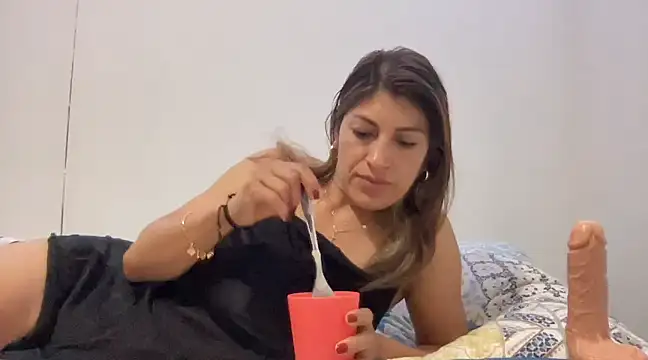 LunaBeya online show from March 20, 2025, 11:27 am