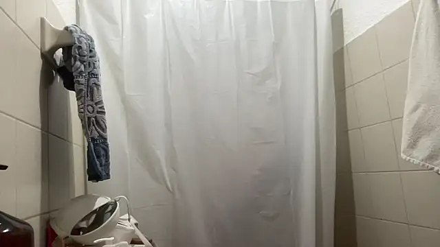 LunaBeya online show from December 14, 2025, 12:32 pm