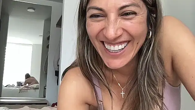 Snapshot of LunaBeya chatting on May 21, 2026, 2:24 pm LunaBeya online show from May 21, 2026, 2:24 pm