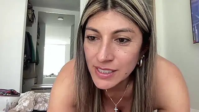 Snapshot of LunaBeya chatting on June 3, 2026, 2:33 pm LunaBeya online show from June 3, 2026, 2:33 pm
