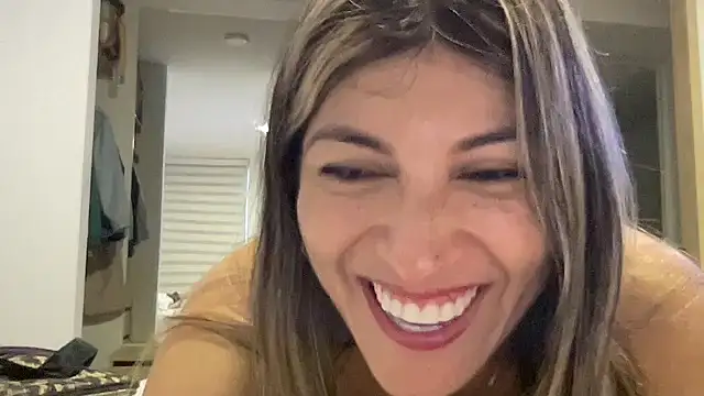 Snapshot of LunaBeya chatting on July 1, 2026, 10:53 pm LunaBeya online show from July 1, 2026, 10:53 pm
