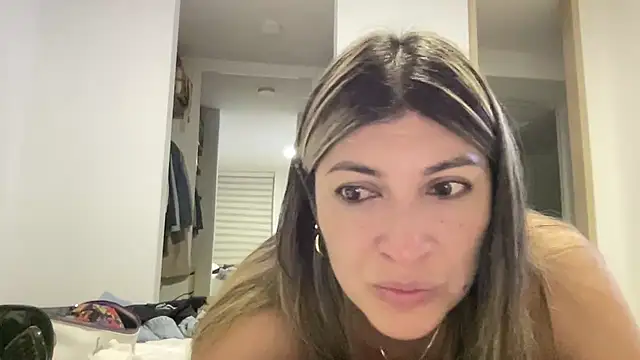 Snapshot of LunaBeya chatting on July 17, 2026, 11:20 pm LunaBeya online show from July 17, 2026, 11:20 pm