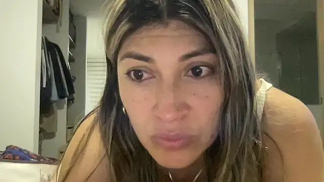 Snapshot of LunaBeya chatting on July 31, 2026, 10:53 pm LunaBeya online show from July 31, 2026, 10:53 pm