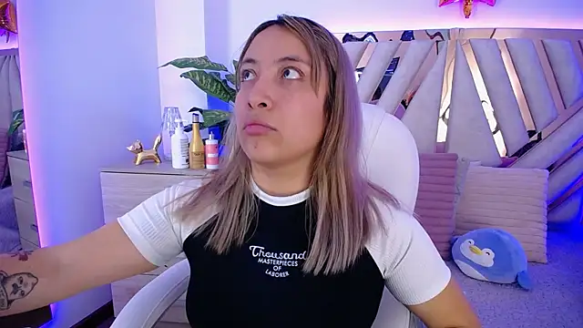 Snapshot of NyxAndria_1 chatting on January 24, 2025, 8:43 pm NyxAndria 1 online show from January 24, 2025, 8:43 pm