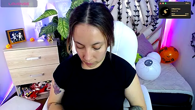 Snapshot of NyxAndria_1 chatting on November 3, 2025, 10:32 pm NyxAndria 1 online show from November 3, 2025, 10:32 pm