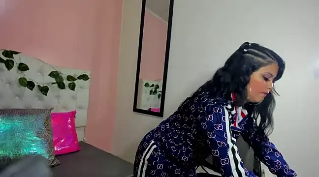 Snapshot of EmmySweett2 chatting on February 12, 2025, 12:55 pm EmmySweett2 online show from February 12, 2025, 12:55 pm