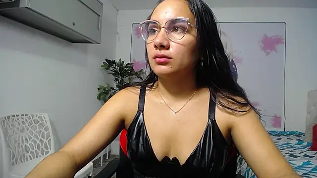 Maylin horny19 online show from April 27, 2026, 7:01 pm