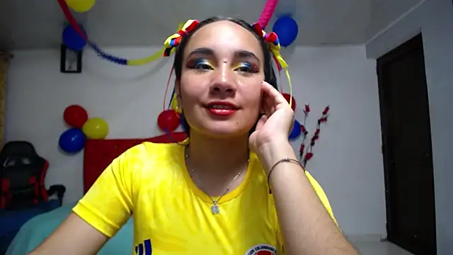 Snapshot of Maylin_horny19 chatting on June 18, 2026, 4:35 am Maylin horny19 online show from June 18, 2026, 4:35 am
