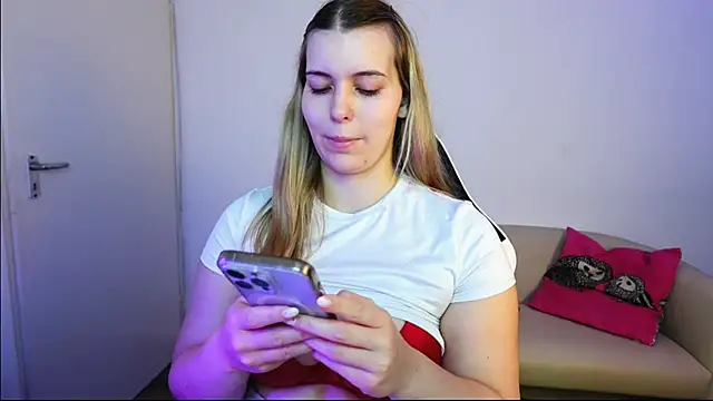 ShyHotNerd online show from September 29, 2025, 7:24 am